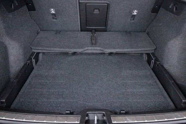 Certified 2025 Volvo XC40 B5 Plus image 29