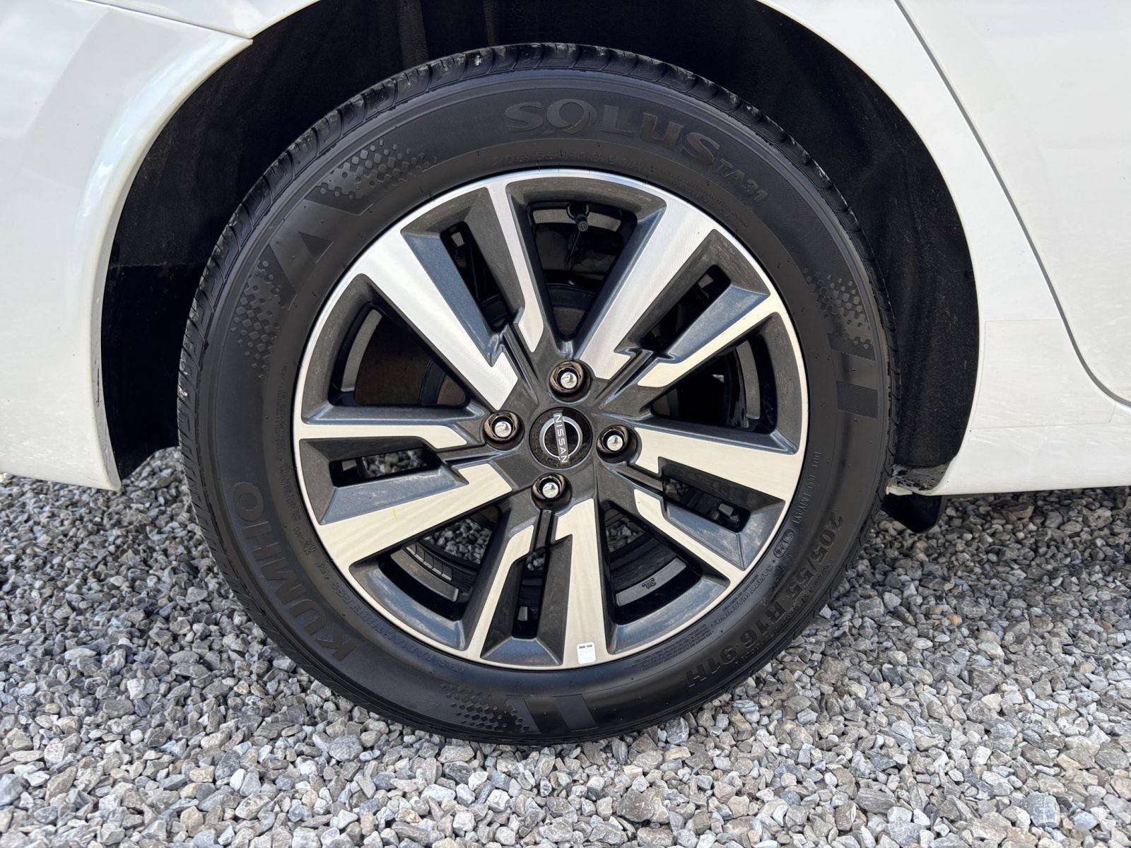 Used 2025 Nissan Versa SV FWD image 28