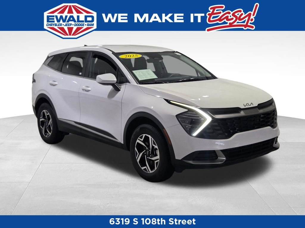 Used 2025 Kia Sportage LX image 1