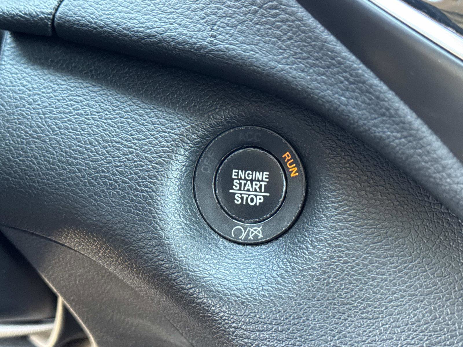 Used 2019 Jeep Cherokee Limited w/ Luxury Group image 18