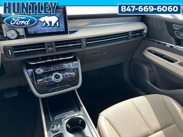 Used 2022 Lincoln Corsair AWD w/ Premium Package image 21