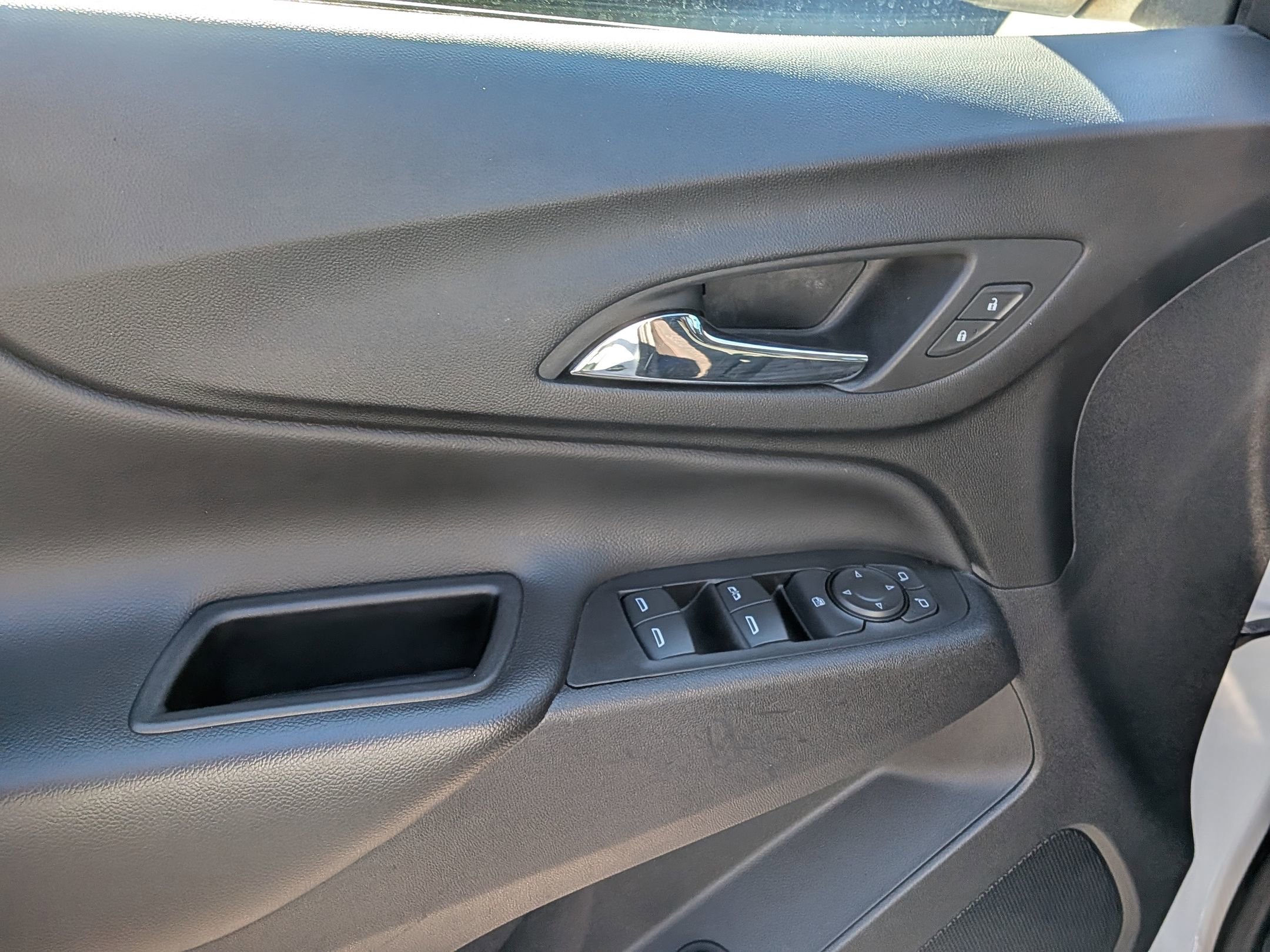 Used 2022 Chevrolet Equinox LT w/ Driver Convenience Package image 15