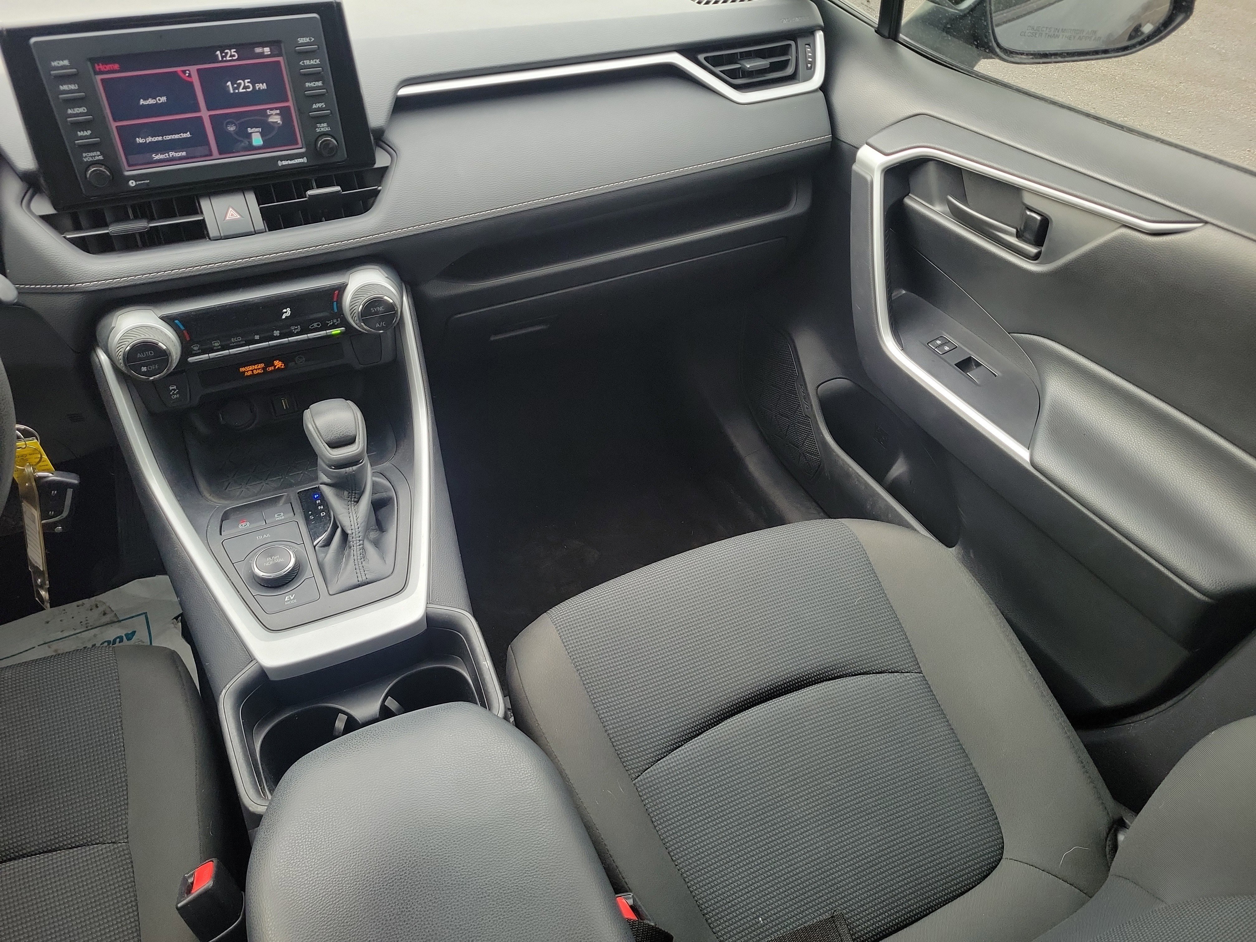 Used 2021 Toyota RAV4 LE image 13