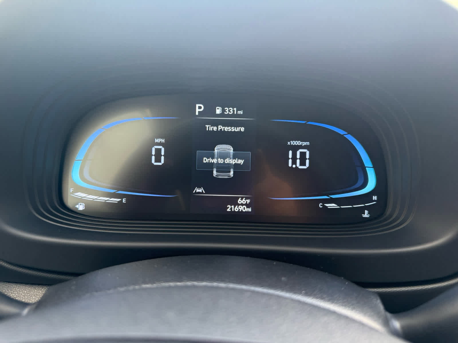 Used 2025 Hyundai Venue SEL FWD image 3