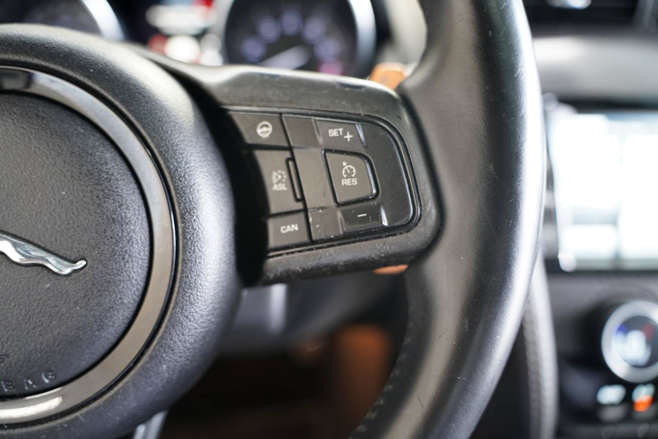 Used 2015 Jaguar F-TYPE R RWD image 15
