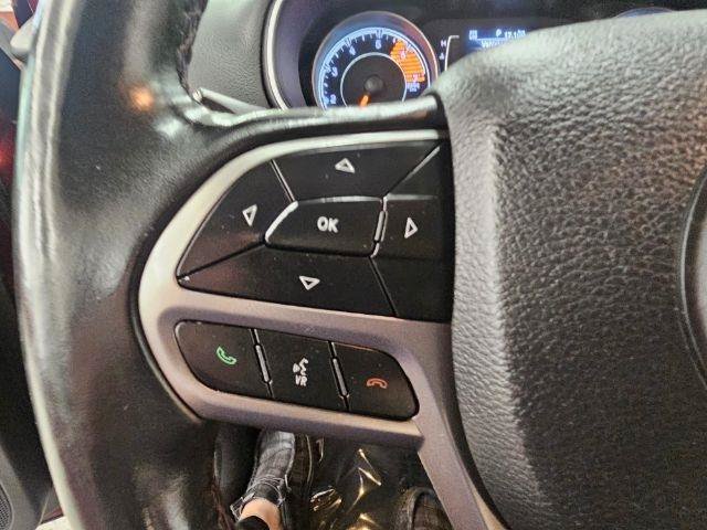 Used 2019 Jeep Cherokee Latitude Plus w/ Comfort/Convenience Group FWD image 11