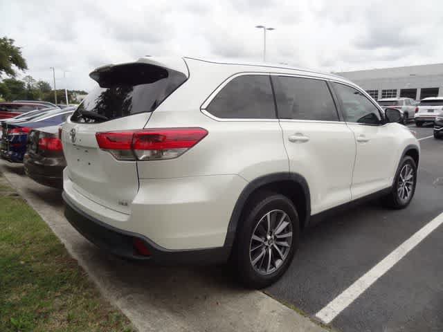 Used 2019 Toyota Highlander XLE FWD image 6