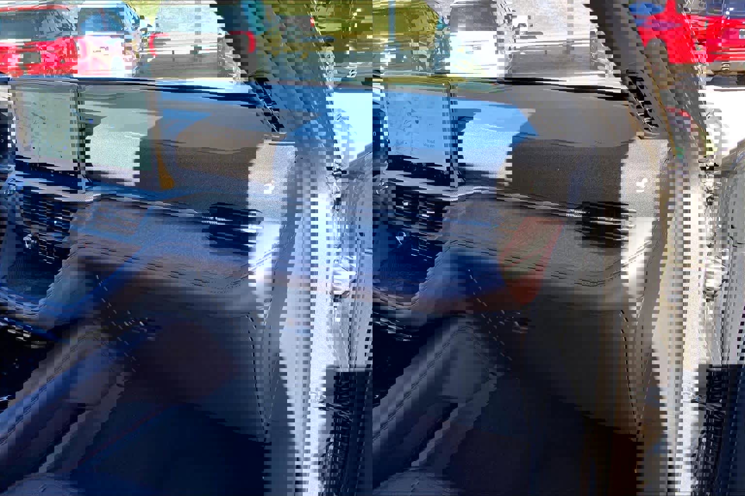 Used 2025 Ford Explorer Platinum w/ LUX Leather Package image 17