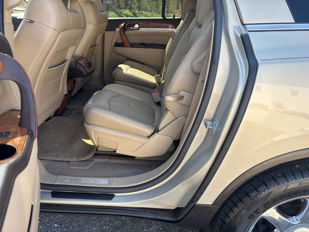 Used 2008 Buick Enclave CXL w/ Entertainment Package #3 AWD/4WD image 21