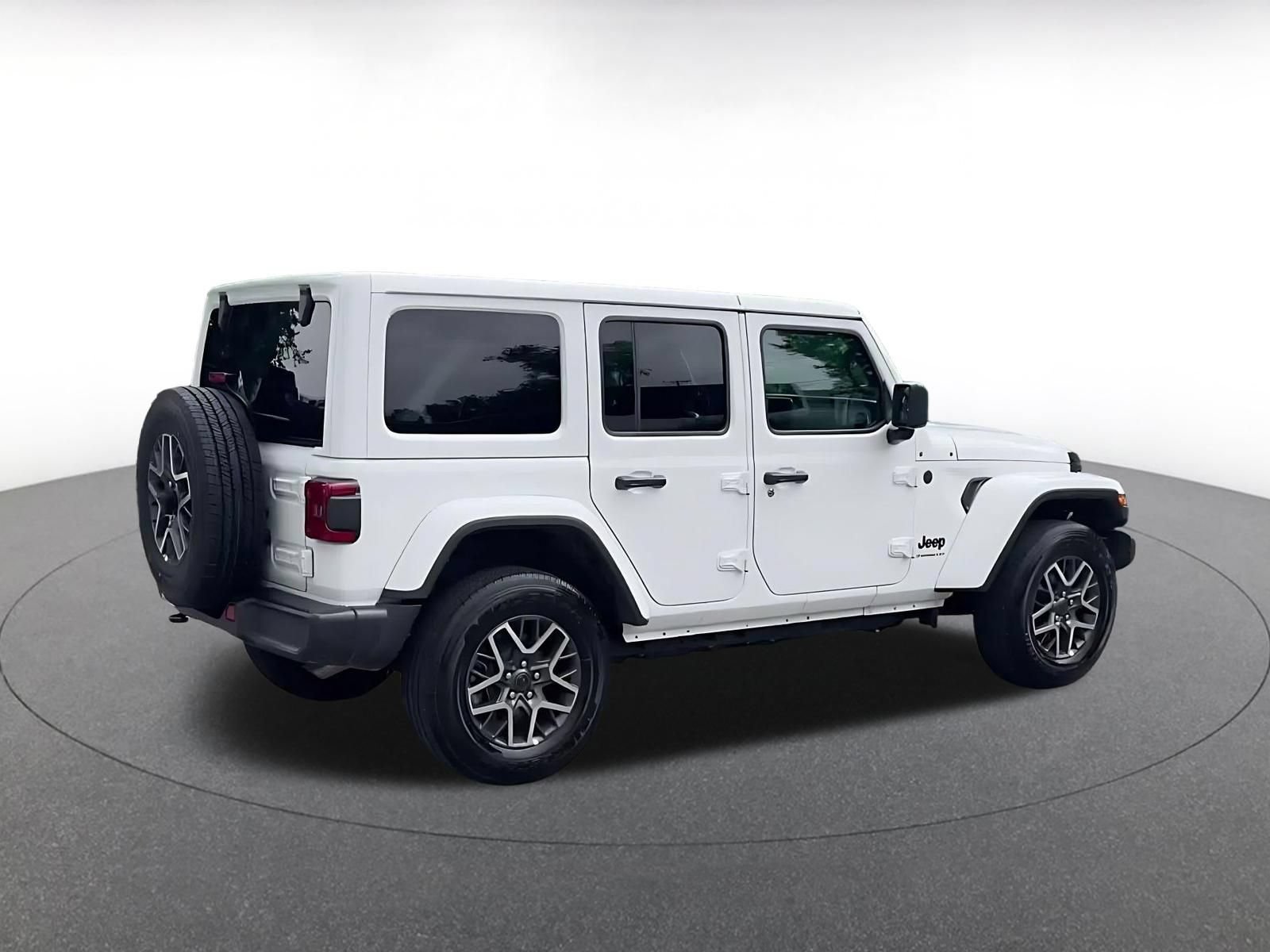 Used 2025 Jeep Wrangler Unlimited Sahara AWD/4WD image 15