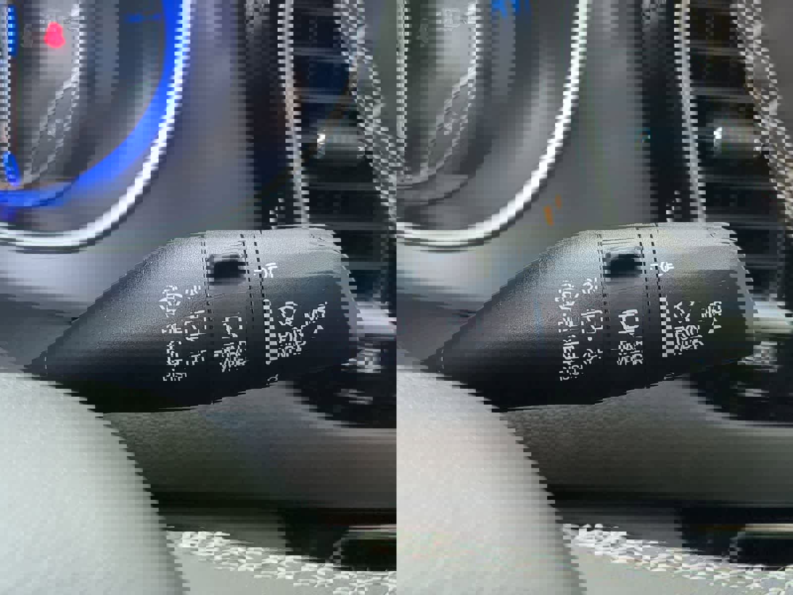 Used 2025 Chrysler Voyager LX image 25