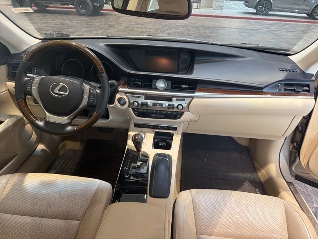 Used 2015 Lexus ES 350 w/ Luxury Package FWD image 9
