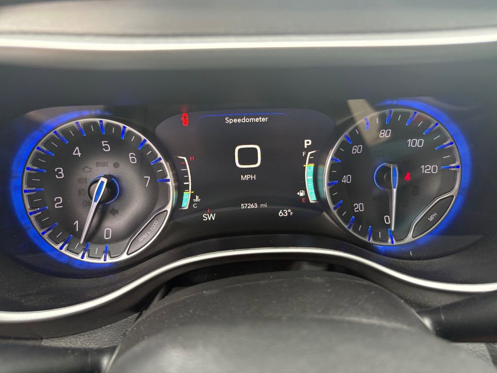 Certified 2024 Chrysler Pacifica Touring-L image 30