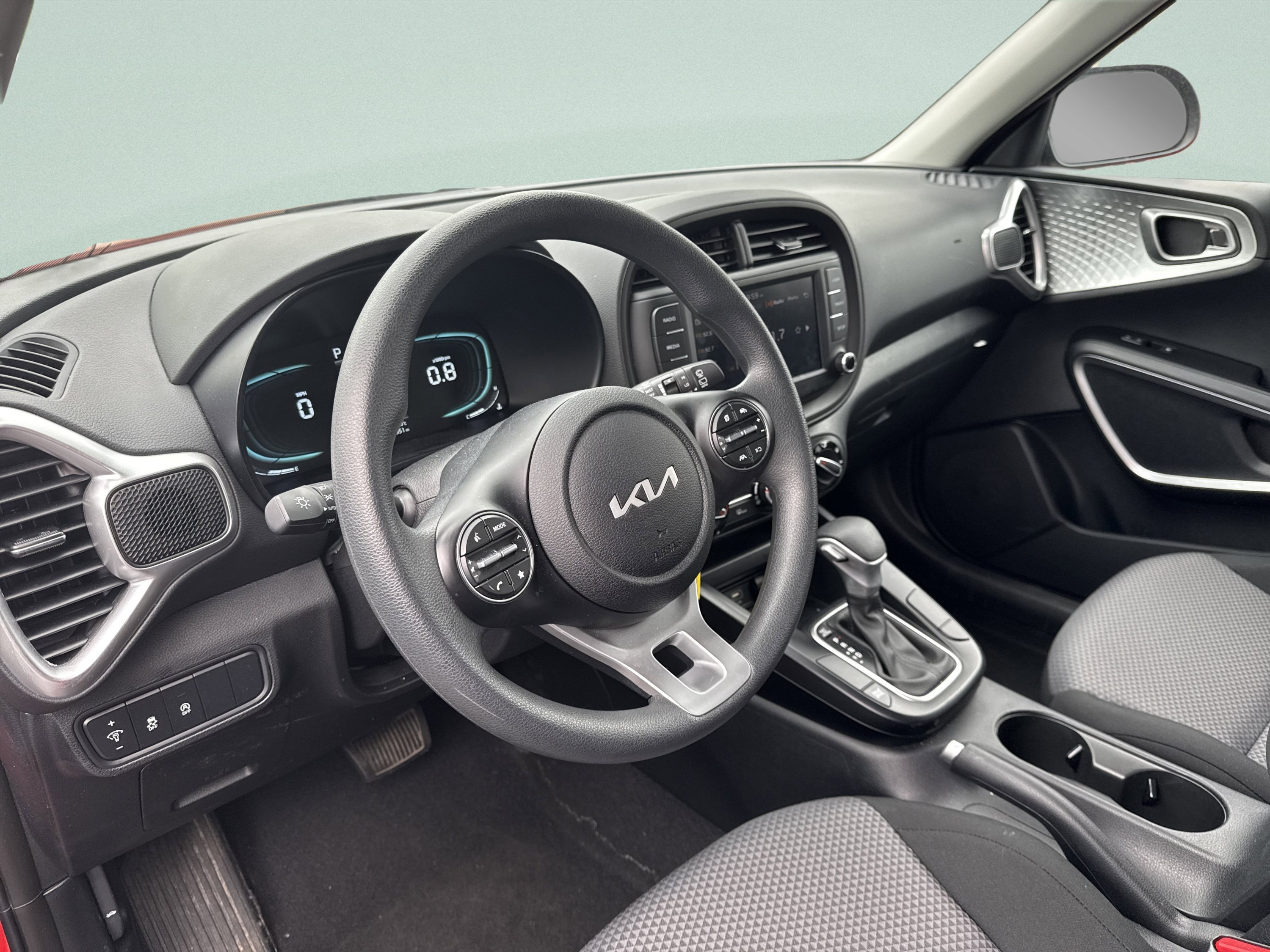 Used 2025 Kia Soul LX w/ LX Technology Package FWD image 24