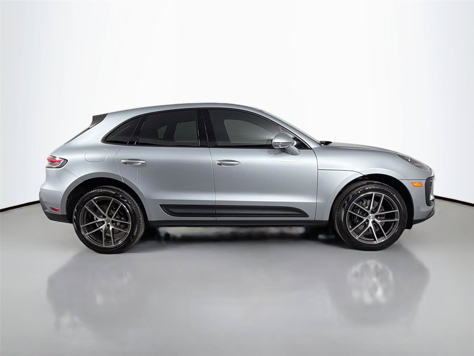 Certified 2026 Porsche Macan Turbo AWD/4WD image 8