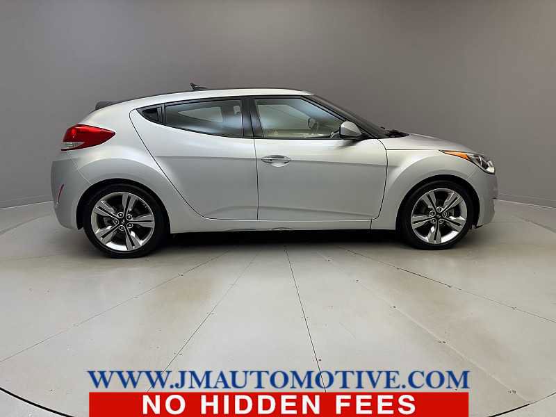 Used 2017 Hyundai Veloster Value Edition image 6