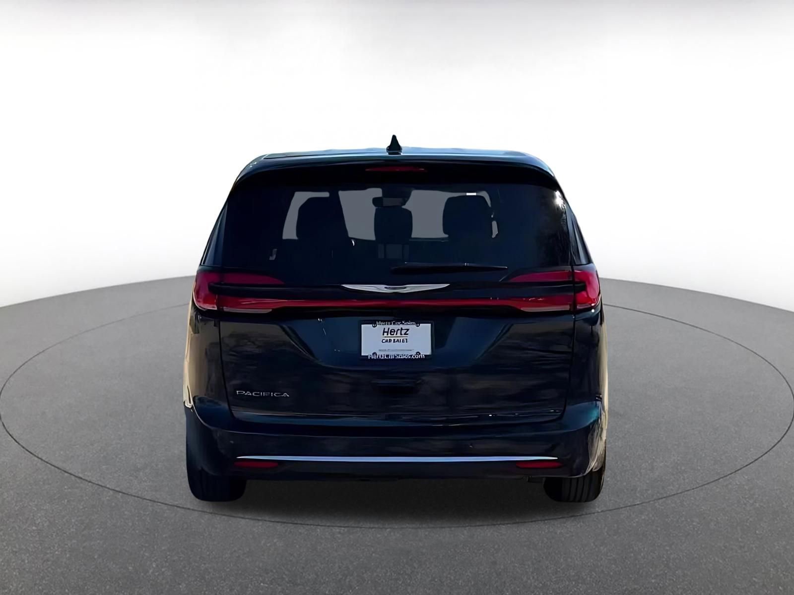 Used 2025 Chrysler Pacifica Select image 12