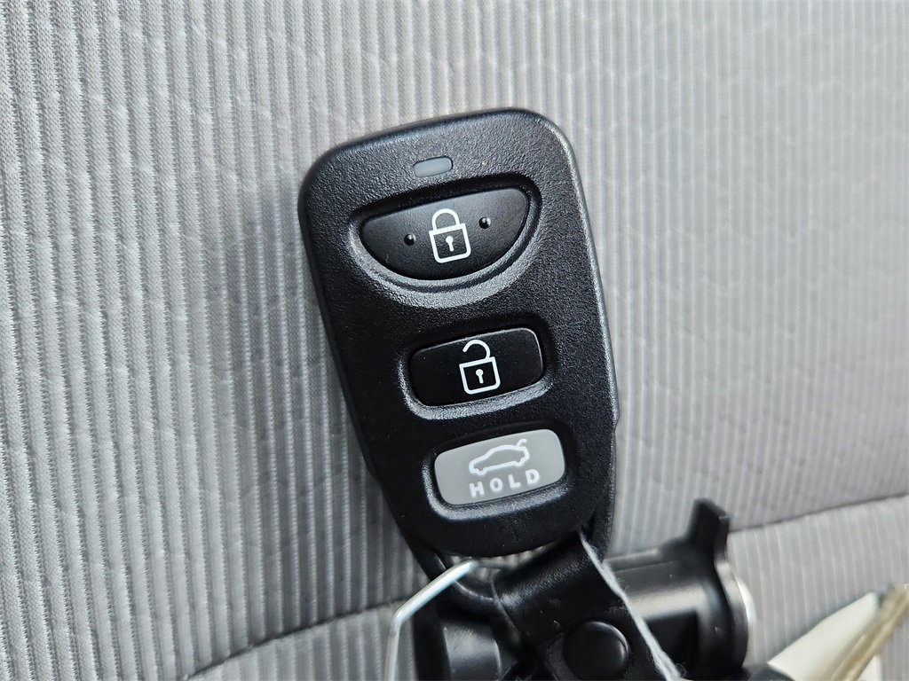 Used 2017 Hyundai Elantra SE image 26