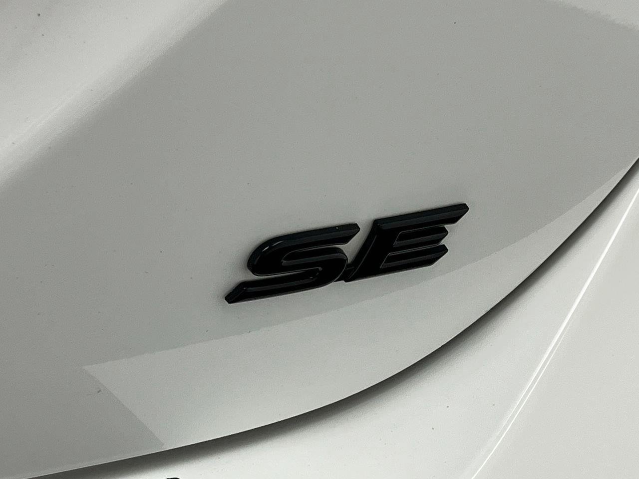 Used 2022 Toyota Camry SE w/ Carpet Mat Package (TMS) FWD image 25