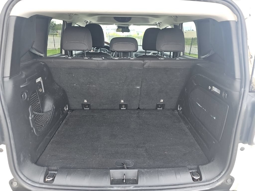 Used 2016 Jeep Renegade 75th Anniversary FWD image 18