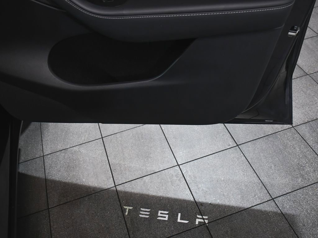 Used 2025 Tesla Model Y Long Range AWD/4WD image 24