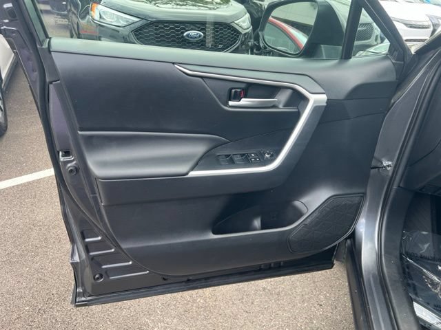 Used 2021 Toyota RAV4 XLE w/ Convenience Package AWD/4WD image 4