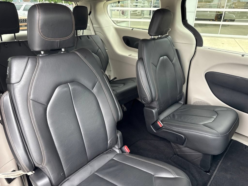 Used 2020 Chrysler Pacifica Touring-L Plus FWD image 46