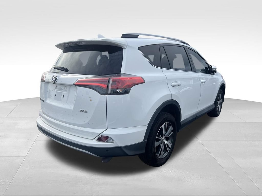 Used 2018 Toyota RAV4 XLE FWD image 11