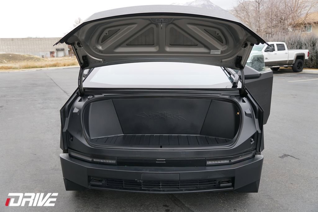 Used 2024 Tesla Cybertruck AWD Crew Cab image 45