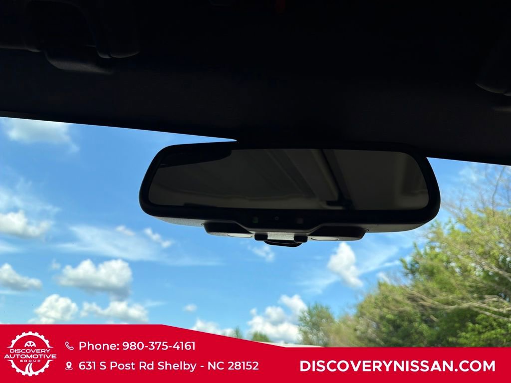 Used 2017 Jeep Wrangler Unlimited Sahara w/ Connectivity Group image 24