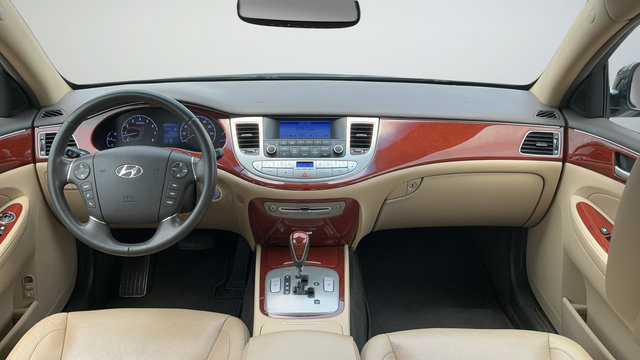 Used 2013 Hyundai Genesis 3.8 RWD image 9
