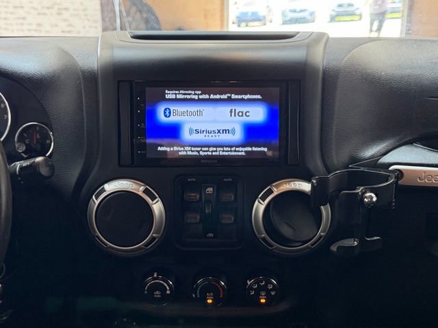 Used 2017 Jeep Wrangler Unlimited Rubicon w/ Connectivity Group AWD/4WD image 14
