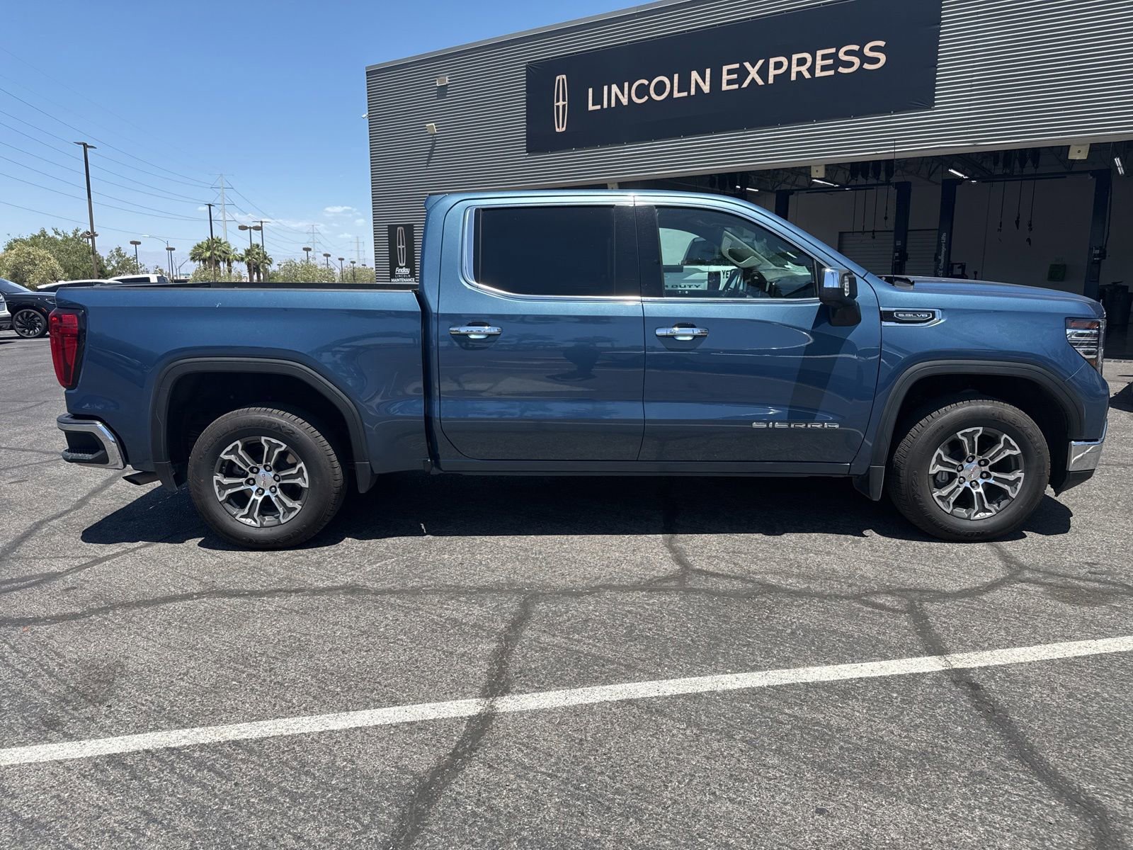 Used 2024 GMC Sierra 1500 SLT RWD image 4