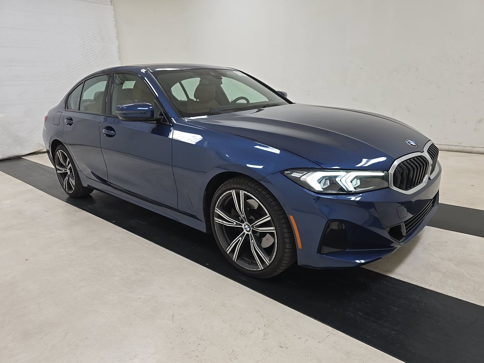 Used 2023 BMW 330i Sedan w/ Parking Assistance Package RWD image 4