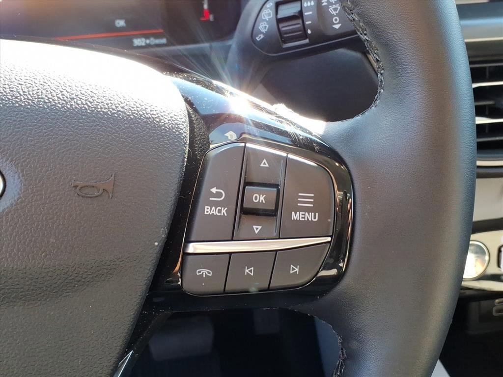 Used 2025 Ford Escape SE image 19