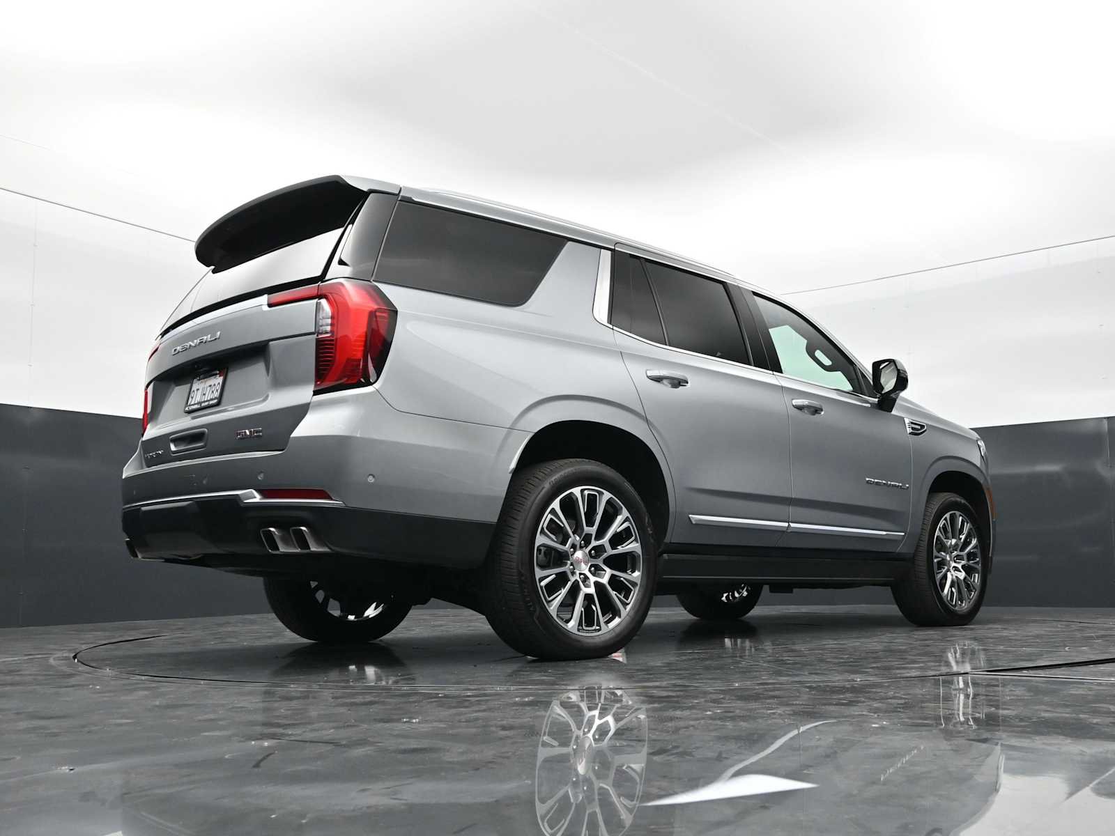 Used 2025 GMC Yukon Denali w/ Denali Reserve Package AWD/4WD image 29