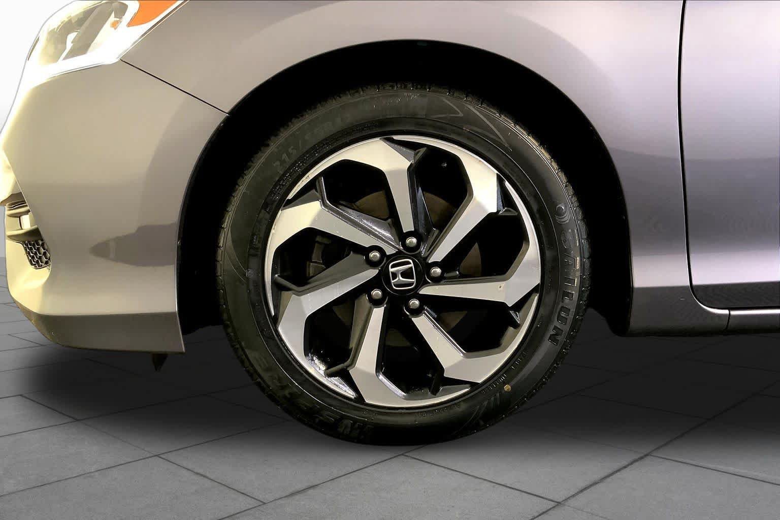 Used 2017 Honda Accord EX-L image 11