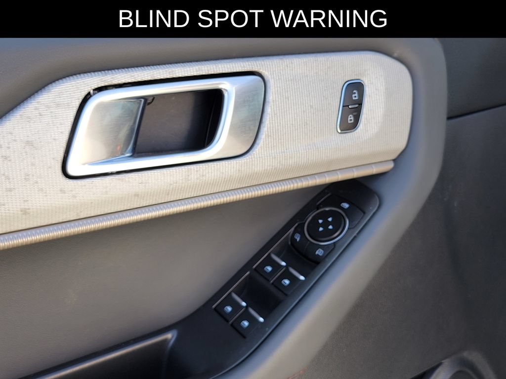 Used 2025 Ford Explorer Active AWD/4WD image 19