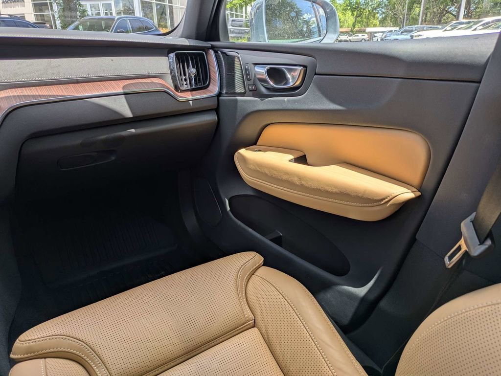 Used 2023 Volvo XC60 B5 Ultimate w/ Protection Package Premier AWD/4WD image 20