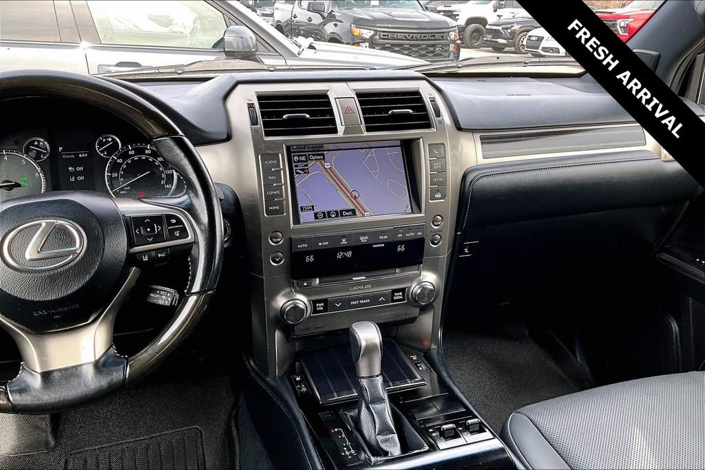Used 2020 Lexus GX 460 Premium w/ Premium Package image 9