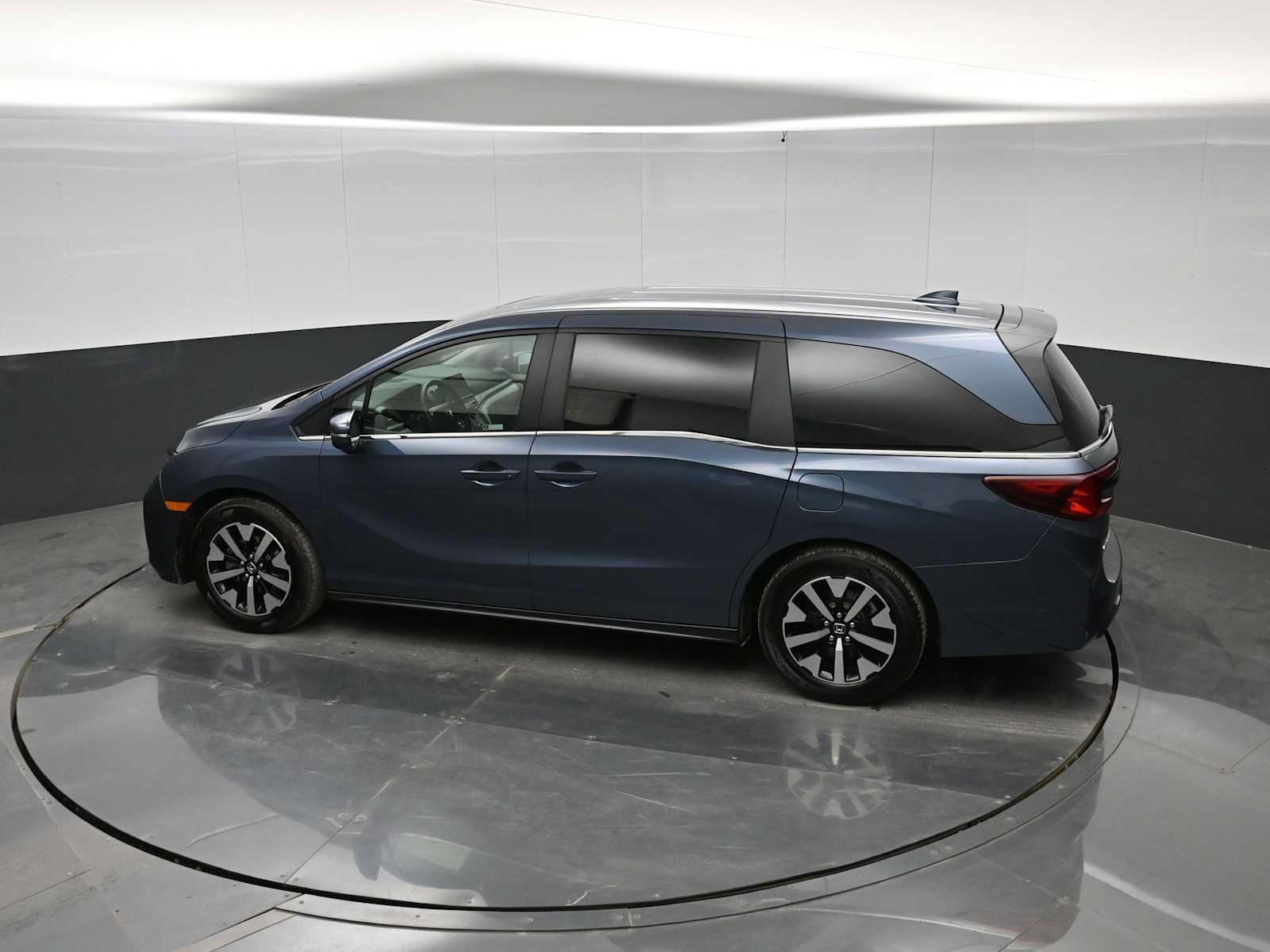 Used 2025 Honda Odyssey EX-L image 26