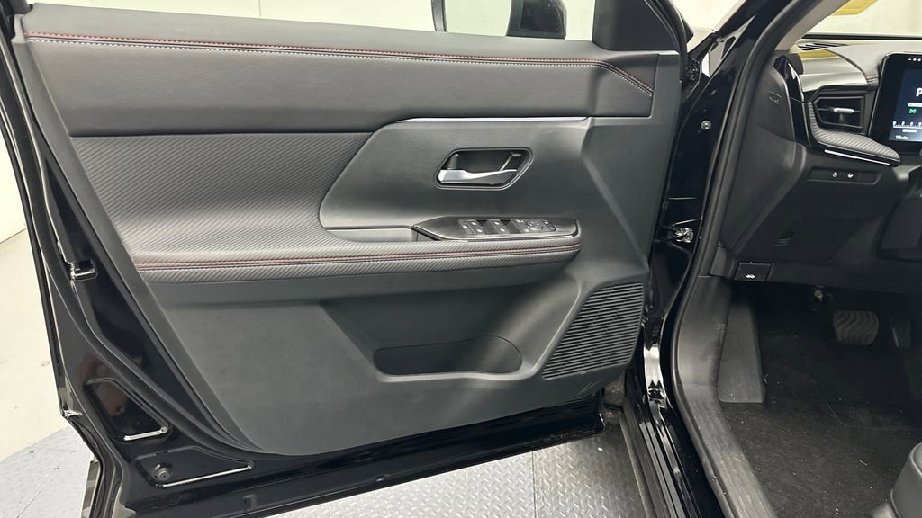 New 2025 Nissan Kicks SR w/ SR Premium Package image 13