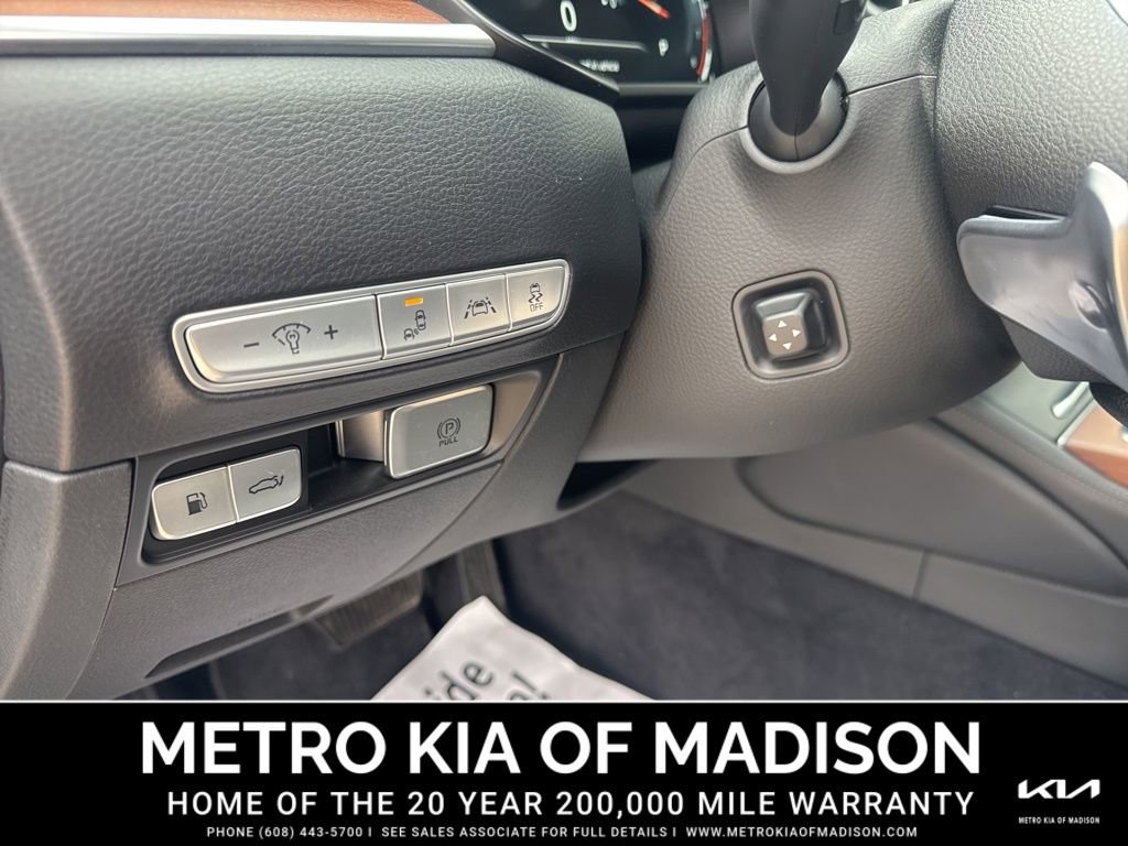 Used 2020 Kia K900 Luxury w/ VIP Package image 14