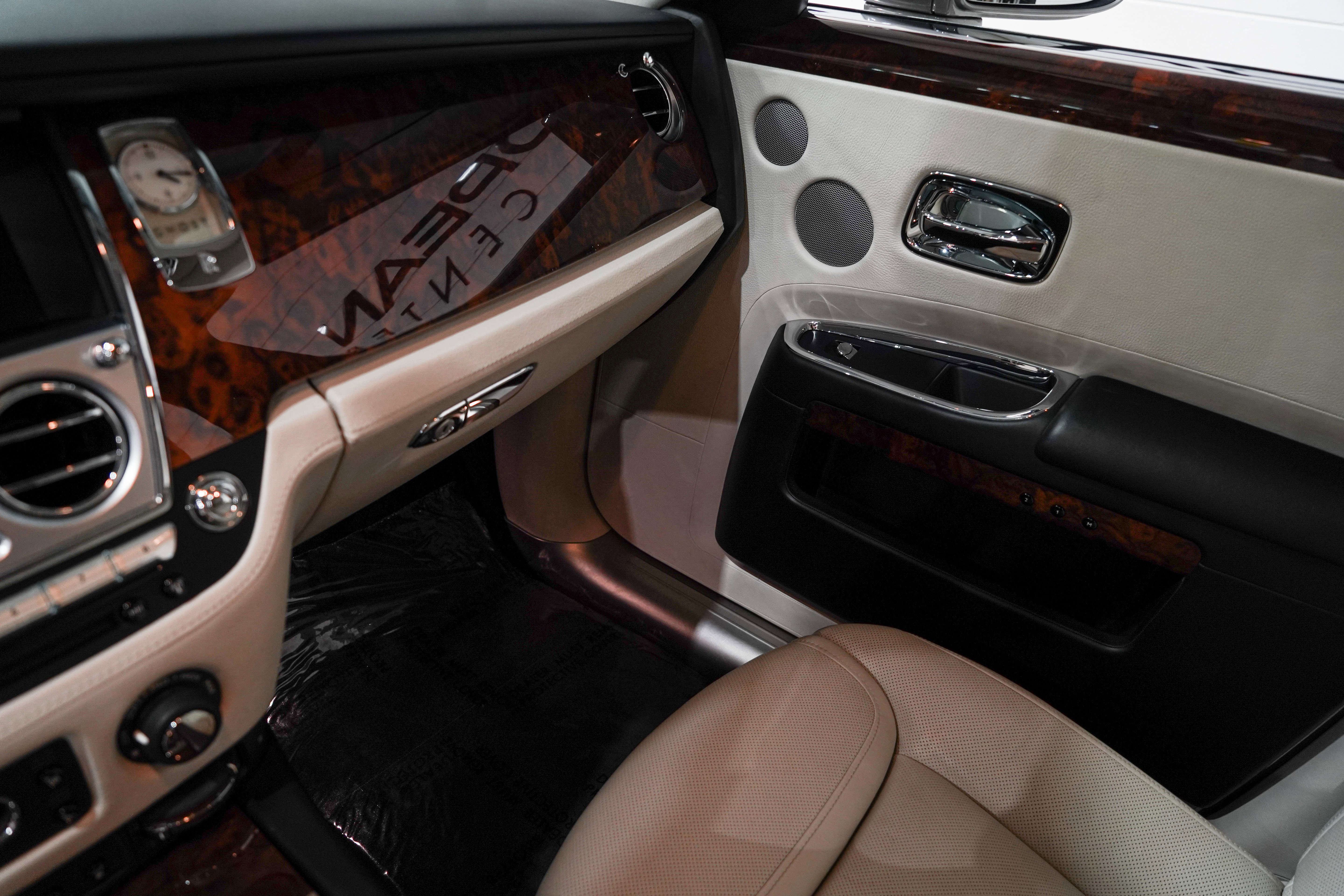 Used 2015 Rolls-Royce Ghost RWD image 13