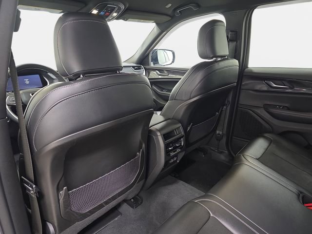 Used 2023 Jeep Grand Cherokee Altitude image 12