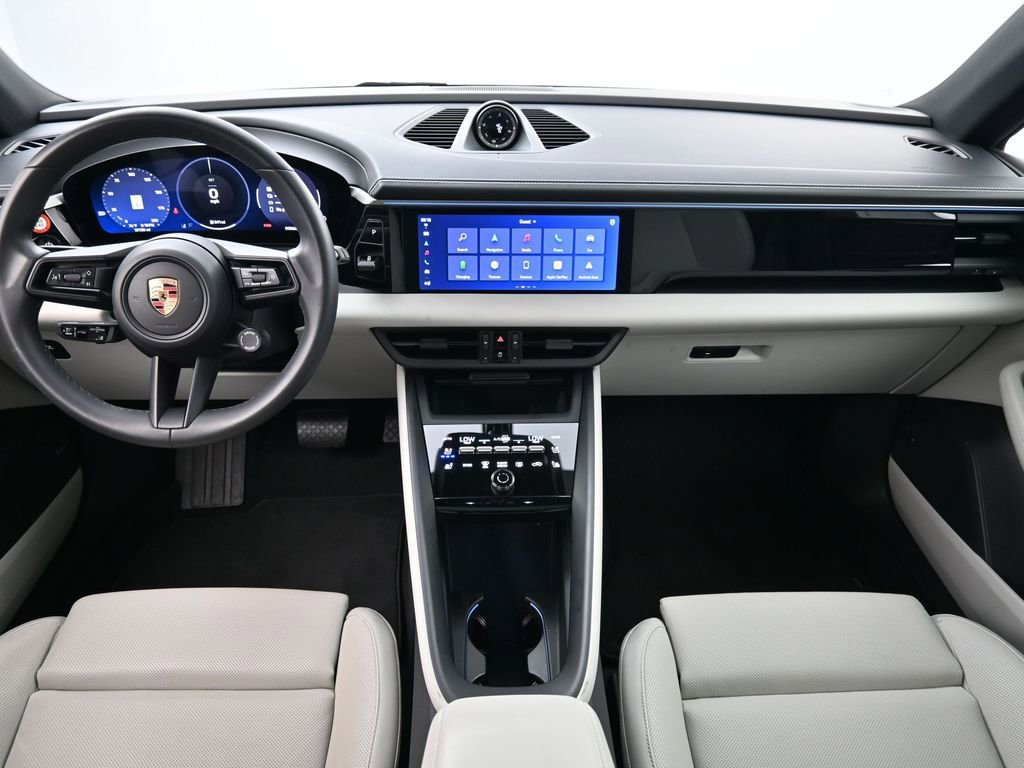 Certified 2025 Porsche Macan Electric image 6
