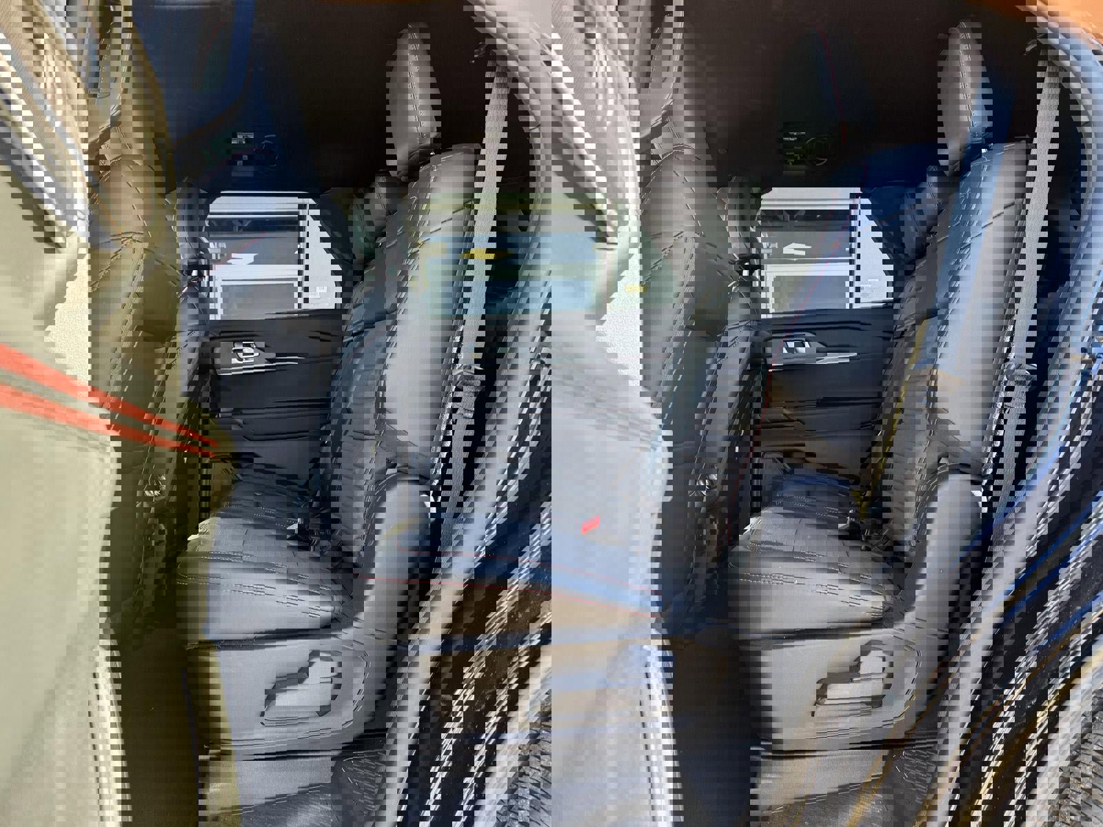 Used 2025 Ford Explorer ST-Line w/ ST-Line Street Pack image 10