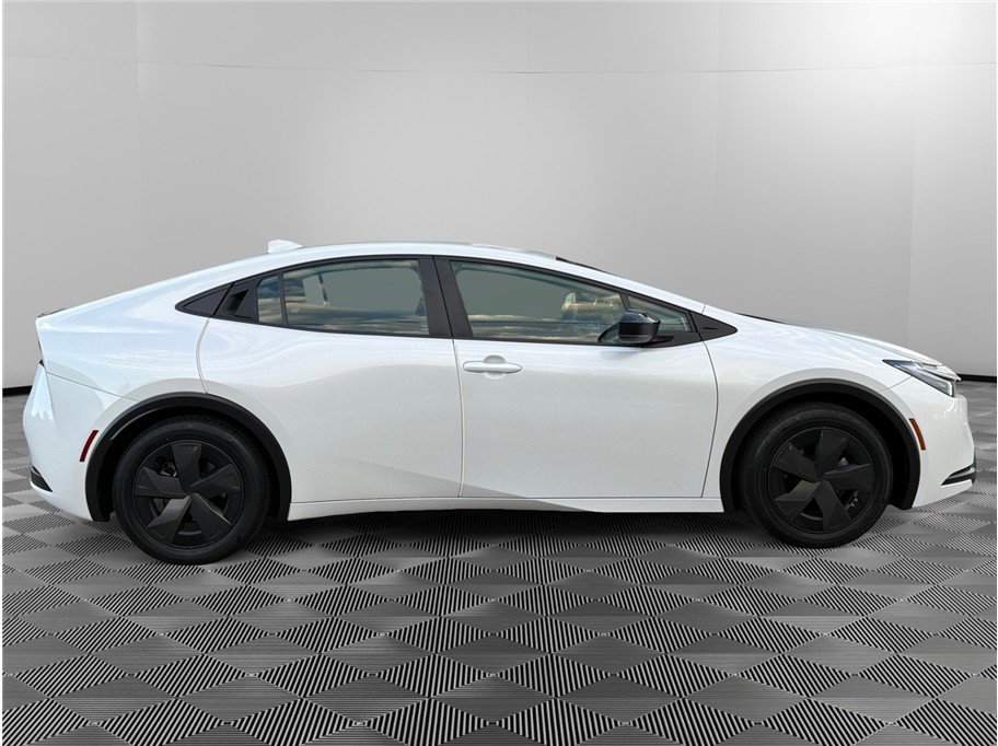Used 2023 Toyota Prius LE image 6