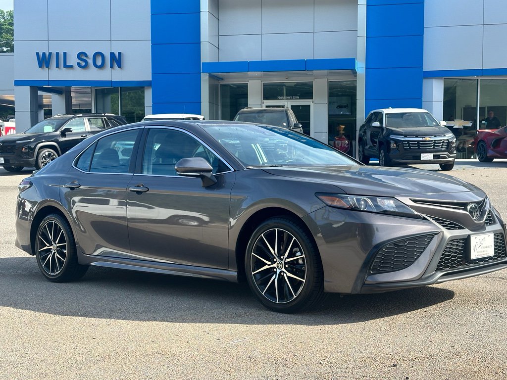 Used 2024 Toyota Camry SE FWD image 2
