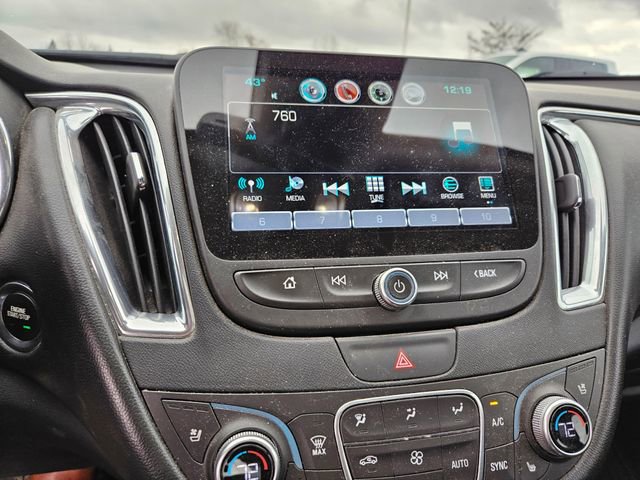 Used 2018 Chevrolet Malibu Premier w/ Premier Sun and Wheel Package image 14